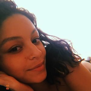 Meet your Posher, Amira